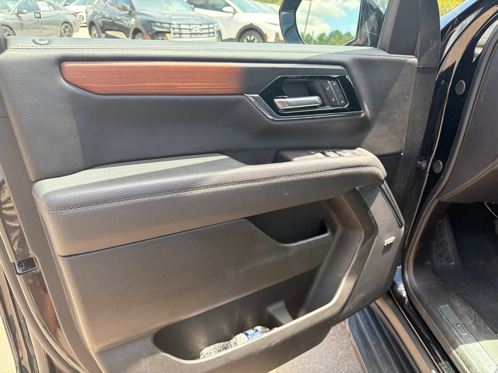 Used 2025 GMC Yukon Denali AWD/4WD image 10