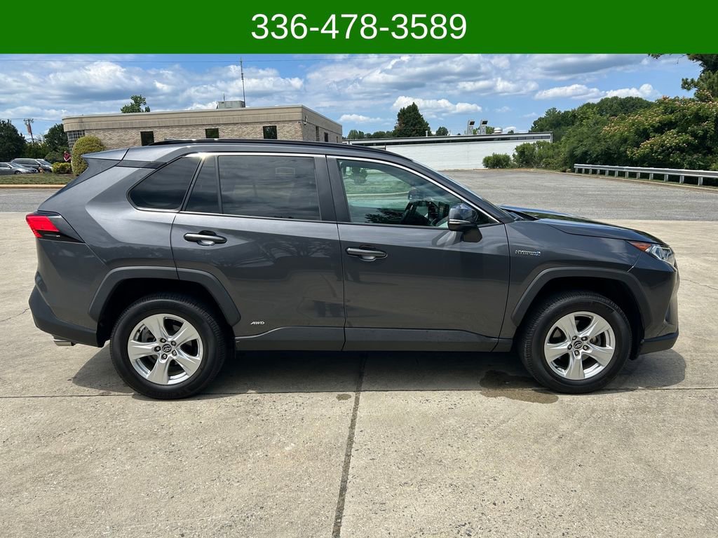 Used 2020 Toyota RAV4 XLE w/ Carpet Mat Package AWD/4WD image 6