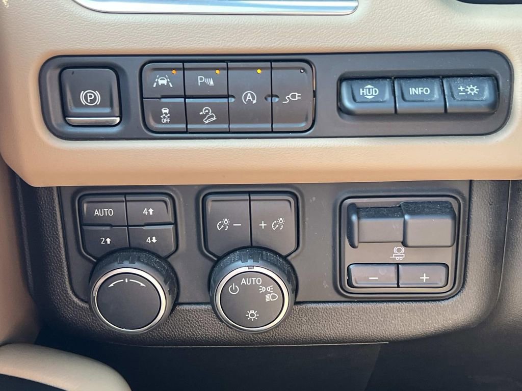 Used 2021 Chevrolet Tahoe Premier w/ Premium Package AWD/4WD image 25