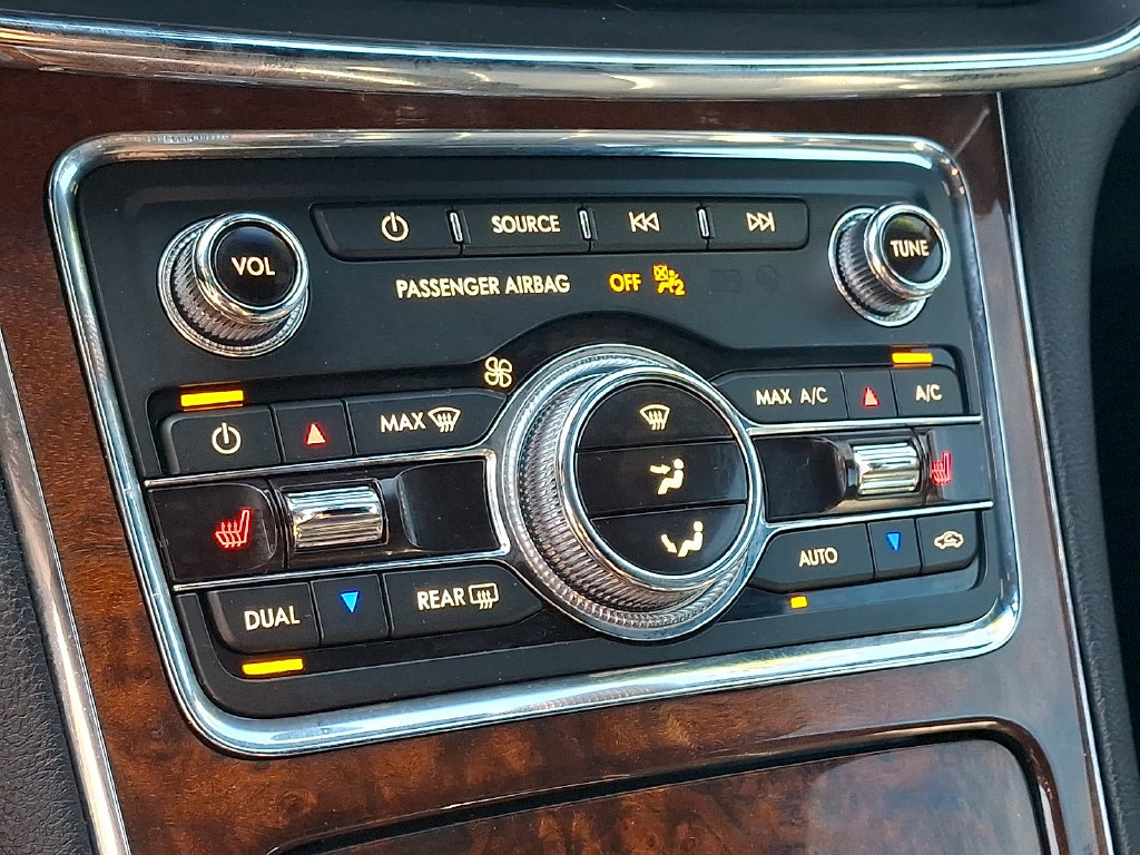 Used 2019 Lincoln Continental Premiere AWD/4WD image 18