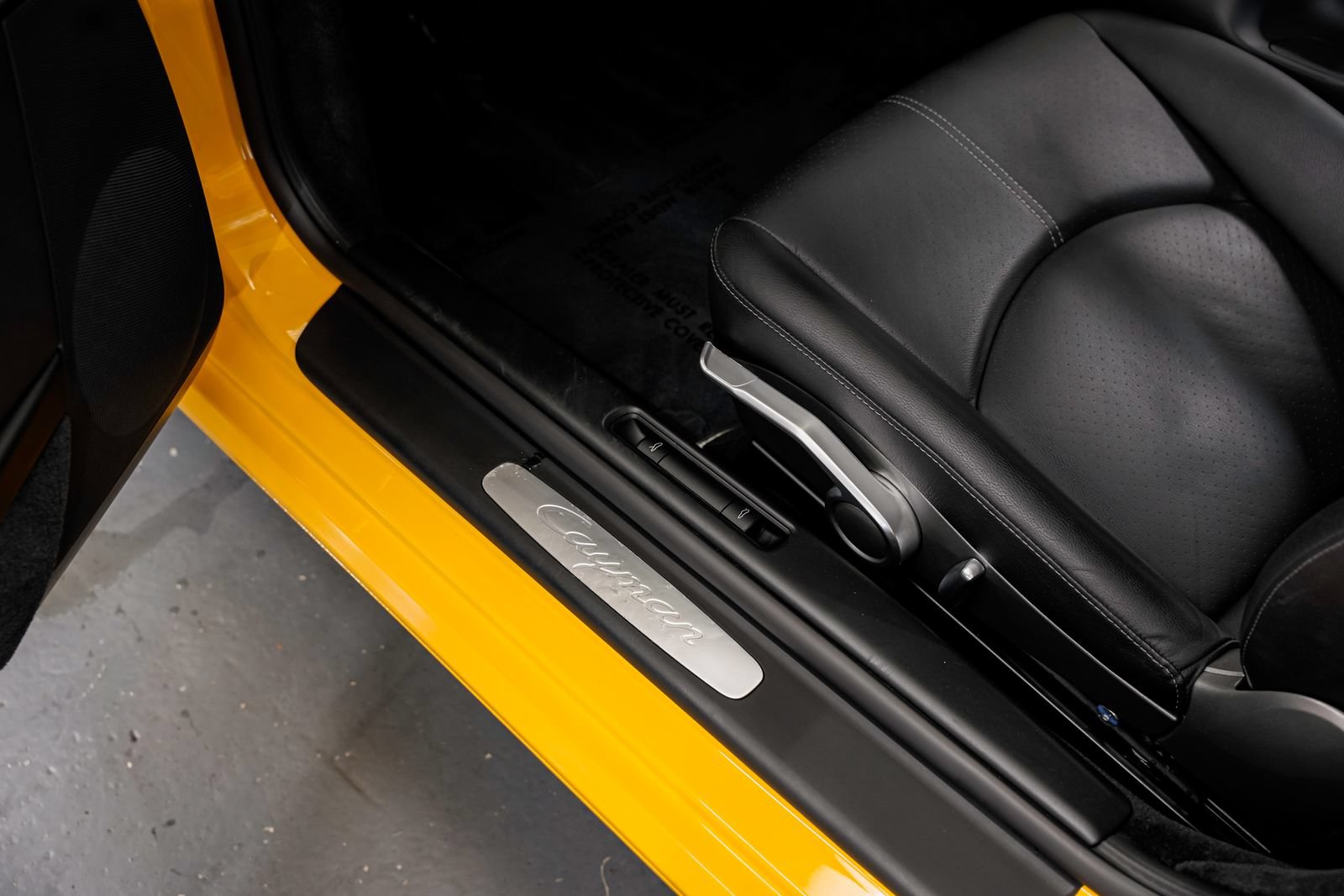 Used 2008 Porsche Cayman RWD image 18