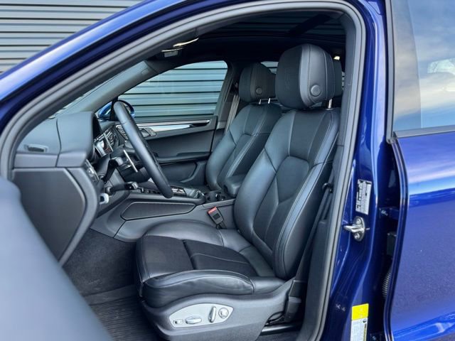 Certified 2025 Porsche Macan image 5