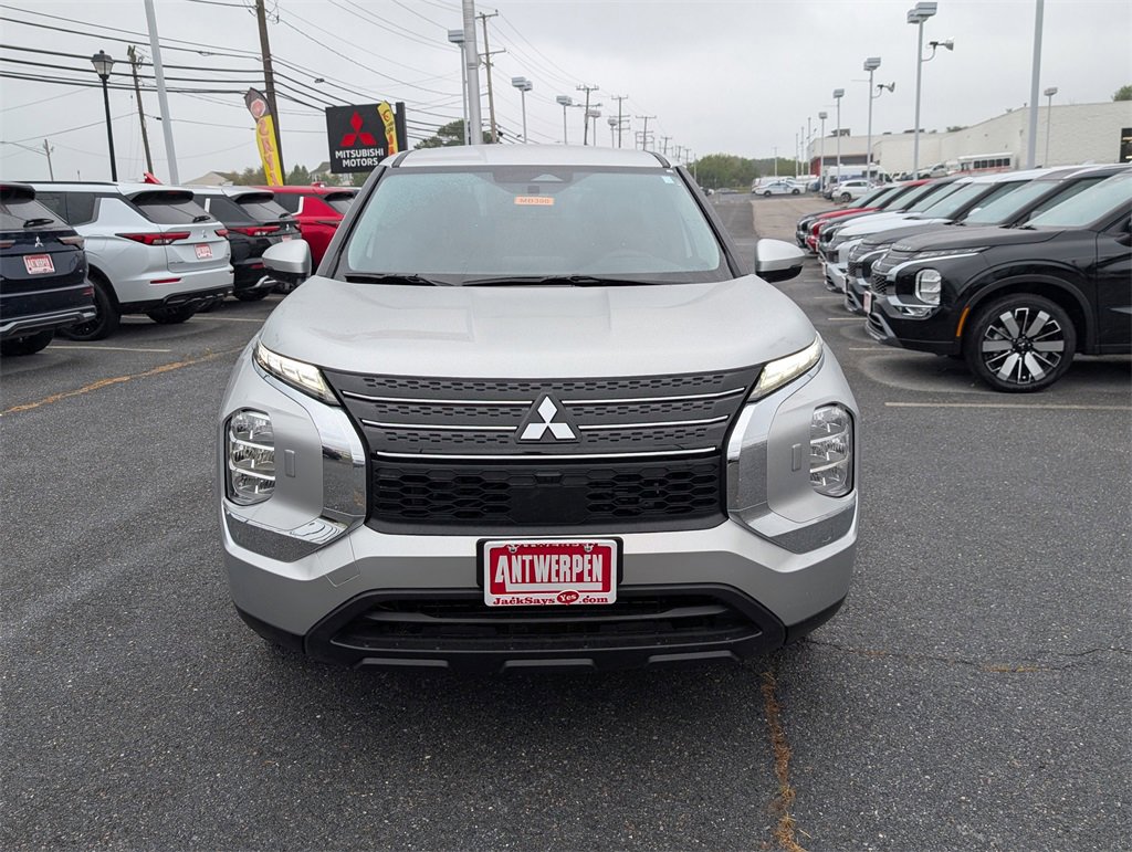 New 2025 Mitsubishi Outlander ES image 4