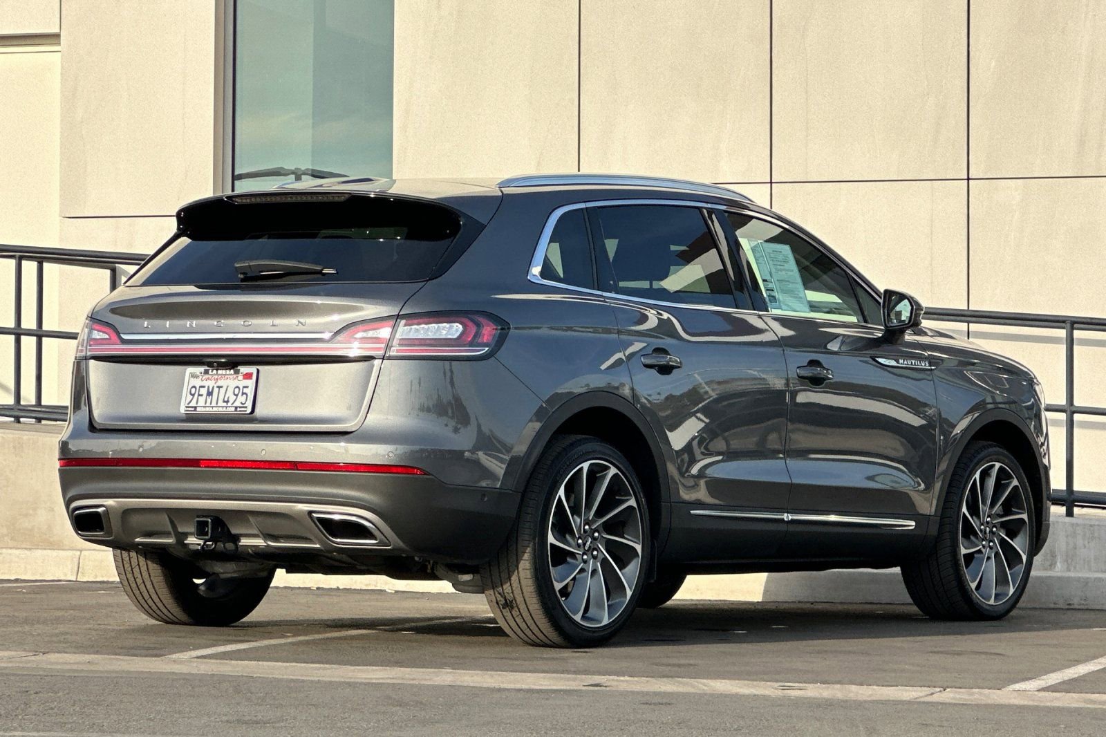 Used 2022 Lincoln Nautilus Reserve w/ Equipment Group 202A image 3