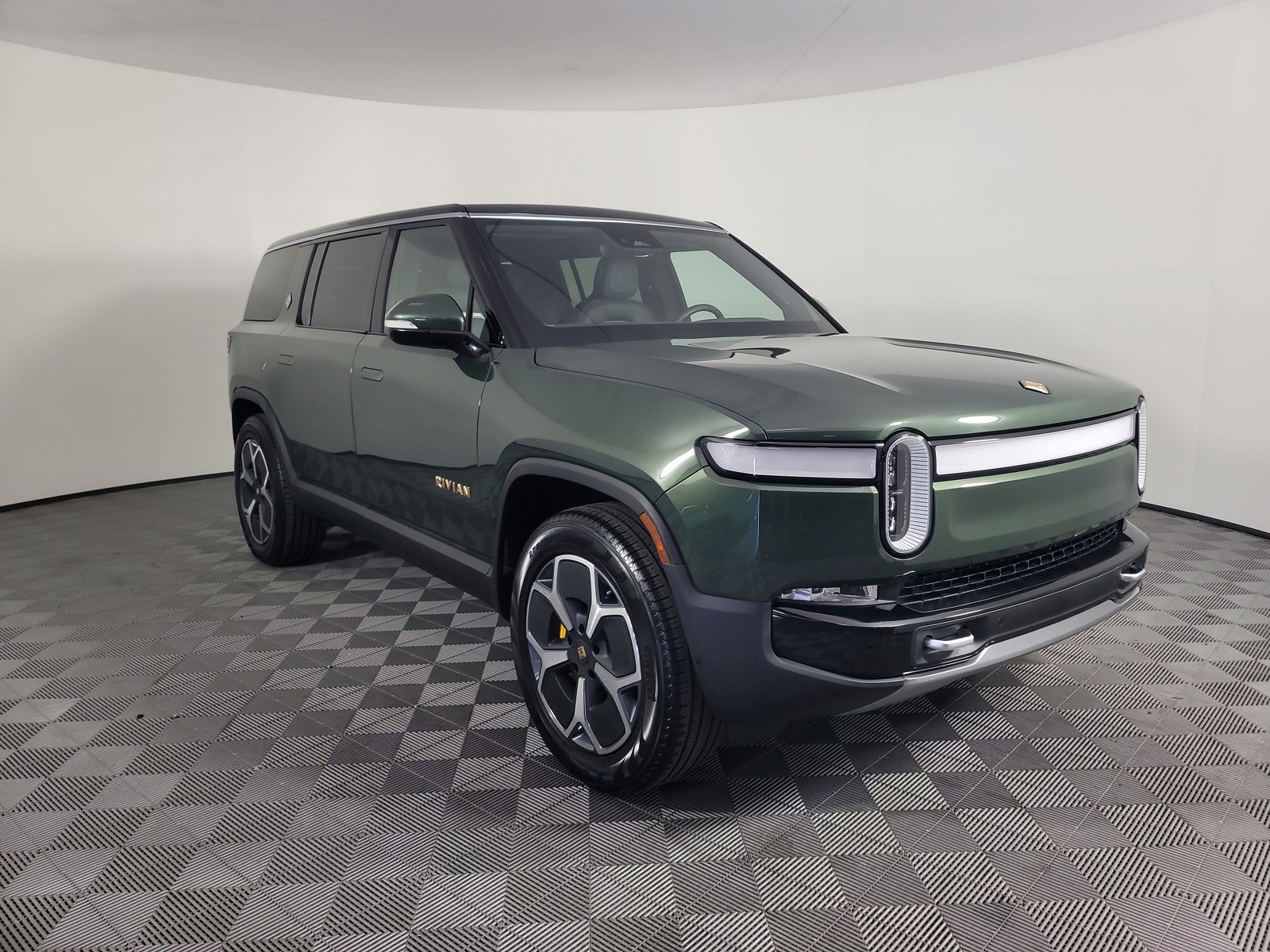Used 2024 Rivian R1S Adventure AWD/4WD image 7