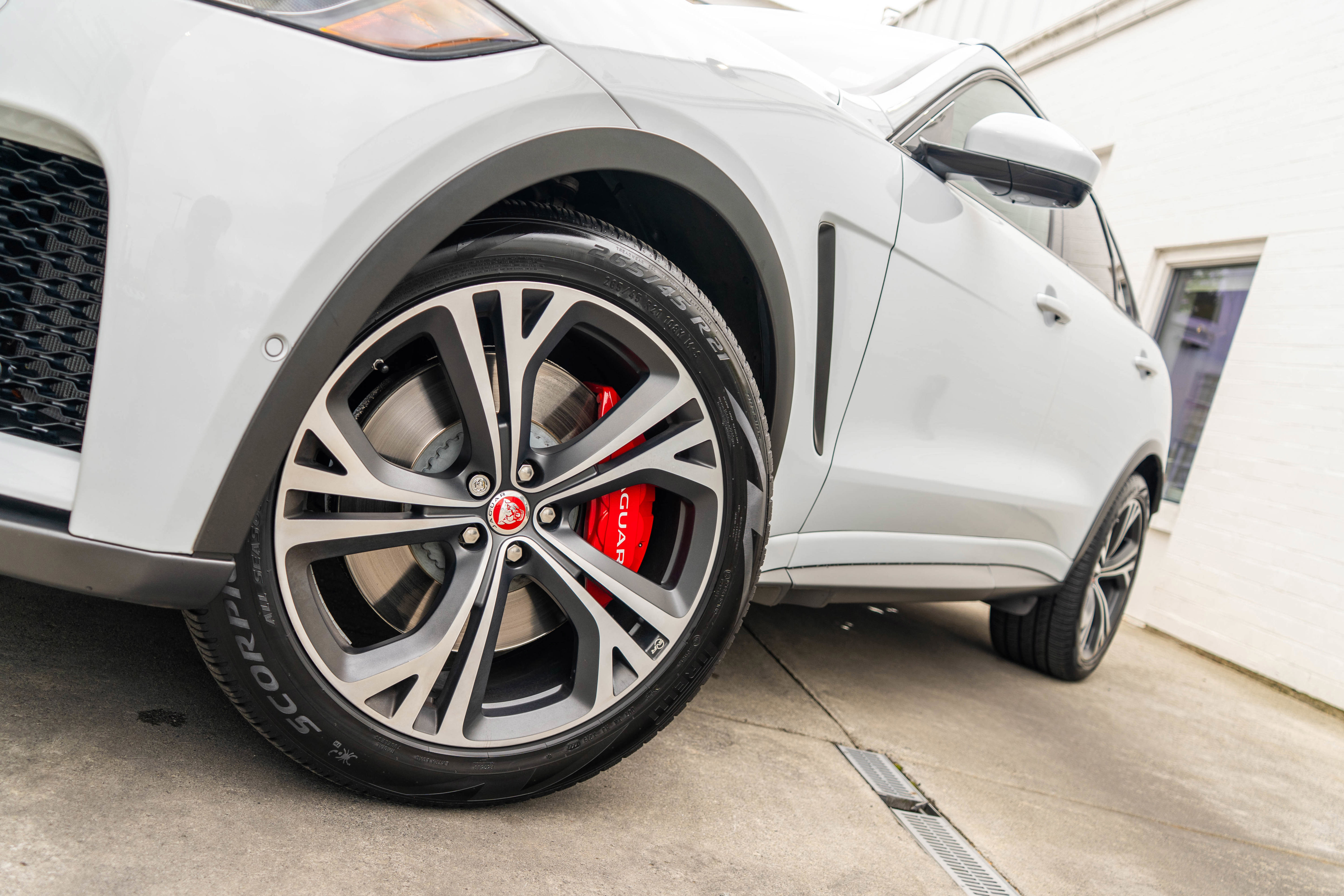 Used 2019 Jaguar F-PACE SVR AWD/4WD image 4