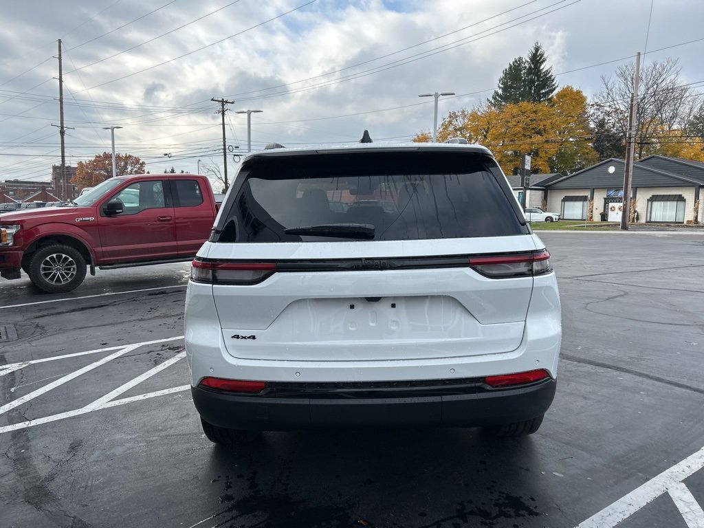 New 2025 Jeep Grand Cherokee Altitude AWD/4WD image 4
