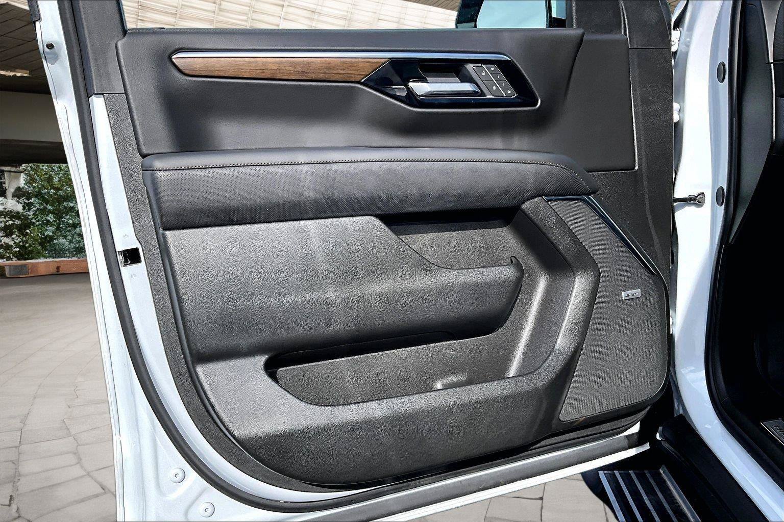 New 2026 Chevrolet Suburban High Country AWD/4WD image 9