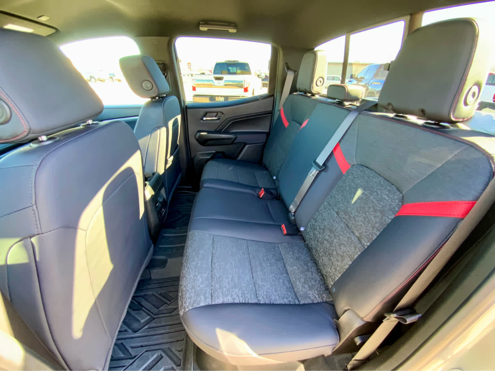 Used 2024 Chevrolet Colorado Z71 w/ Z71 Convenience Package 2 image 29