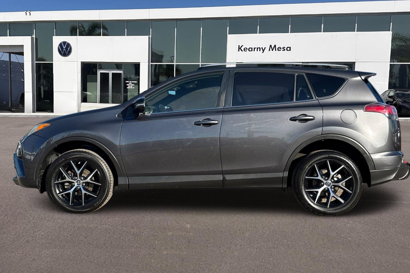 Used 2016 Toyota RAV4 SE image 7