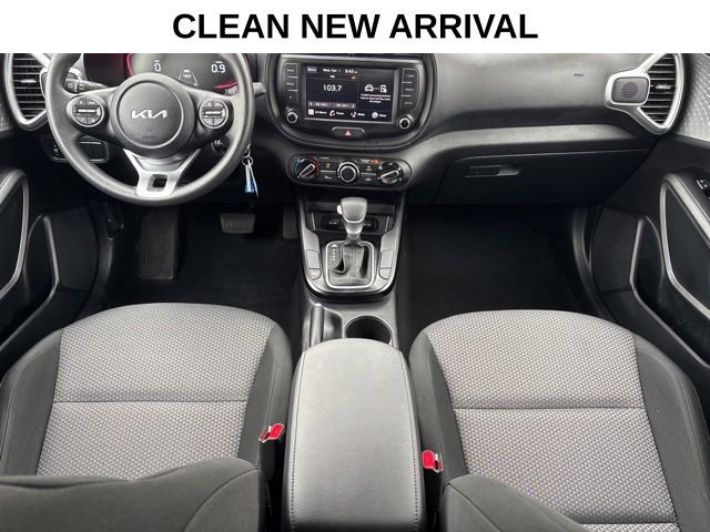 Used 2025 Kia Soul LX w/ LX Technology Package FWD image 13