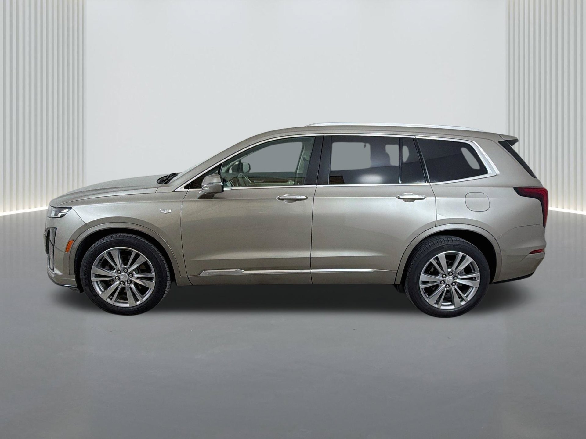 Used 2023 Cadillac XT6 Premium Luxury FWD image 2