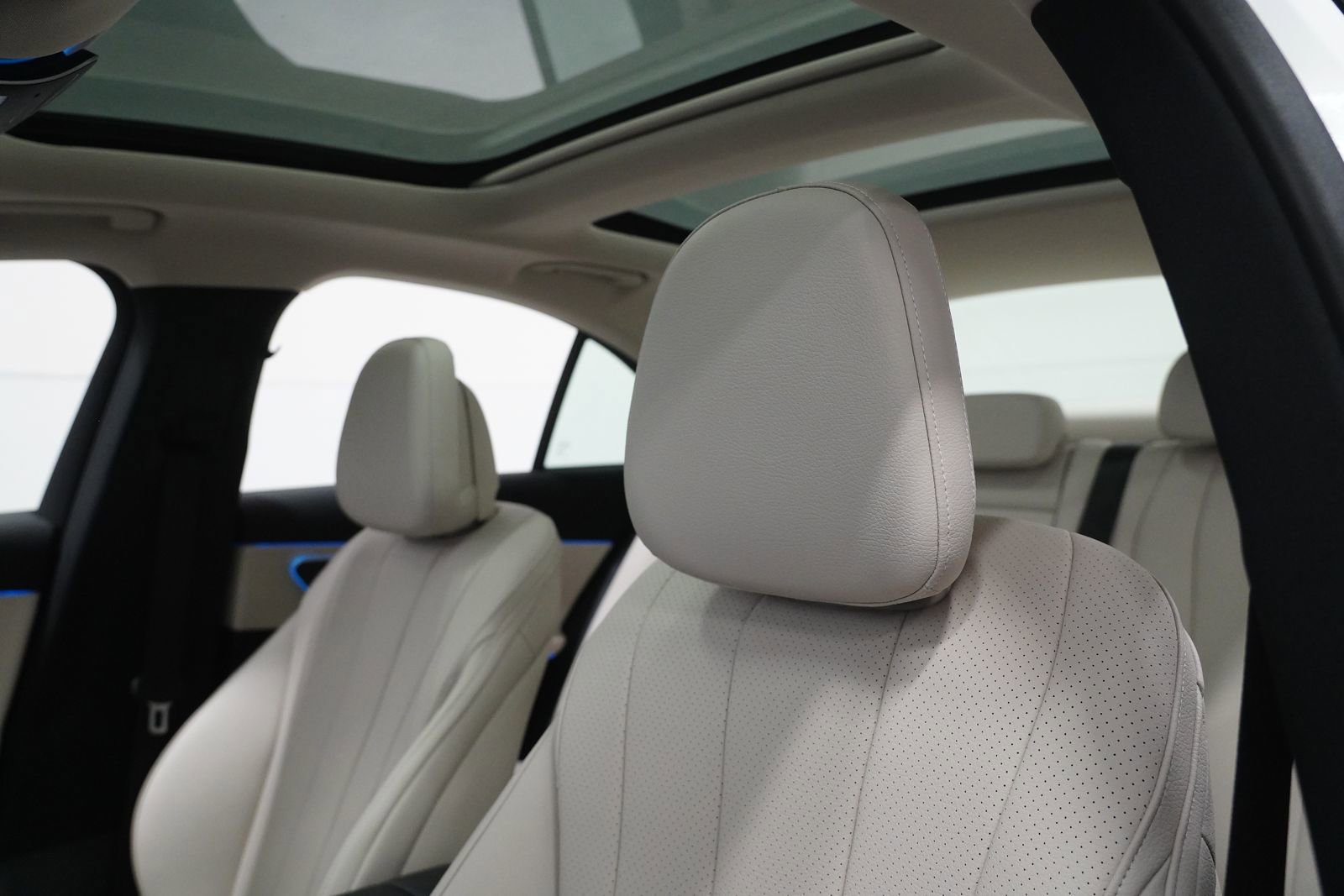 New 2026 Mercedes-Benz E 350 4MATIC Sedan image 16