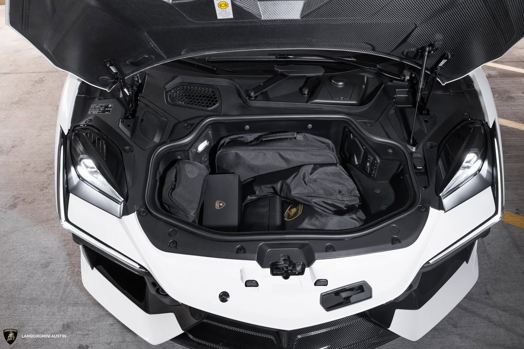 Used 2024 Lamborghini Revuelto image 4