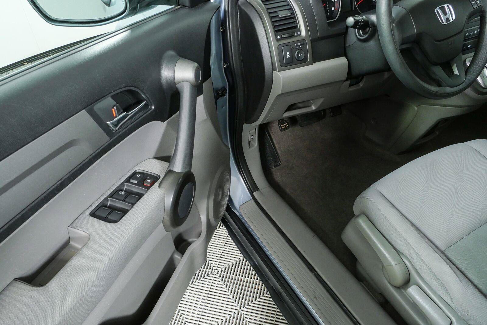 Used 2010 Honda CR-V LX image 7