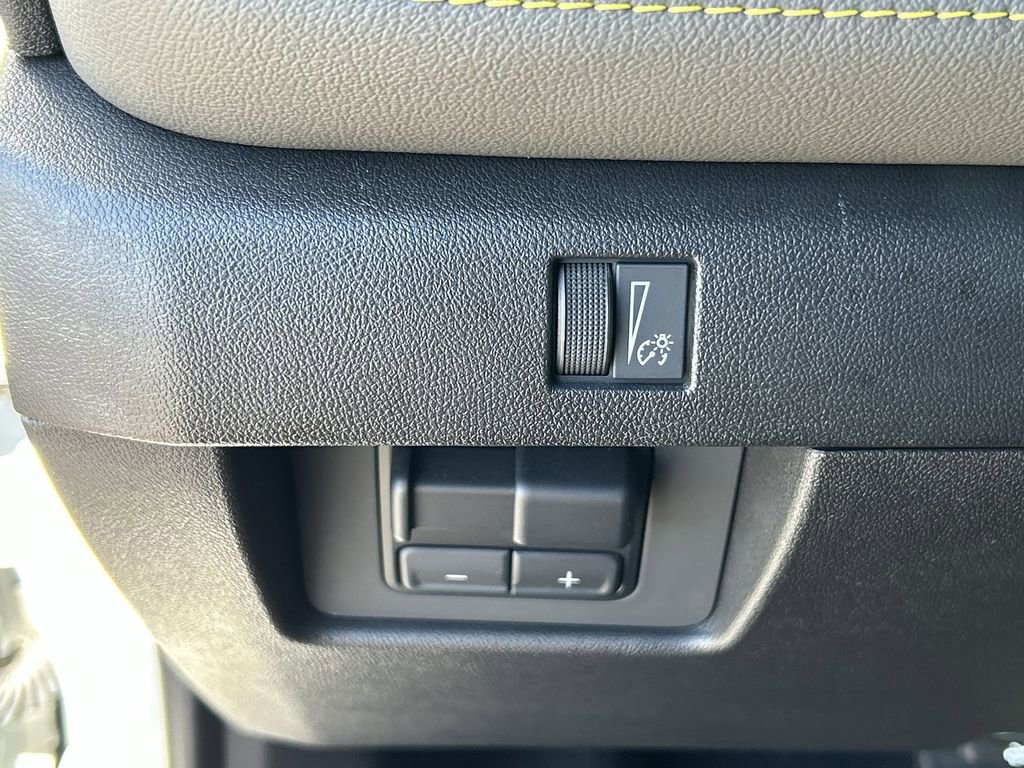 Used 2025 Chevrolet Colorado ZR2 w/ Midnight Edition AWD/4WD image 18