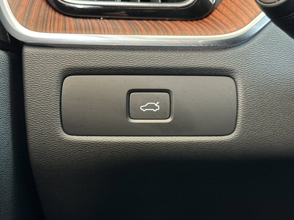 Certified 2023 Volvo XC60 B5 Plus w/ Protection Package Premier FWD image 28