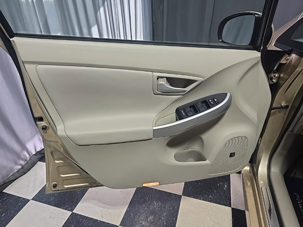 Used 2011 Toyota Prius Five w/ Navigation Pkg FWD image 7