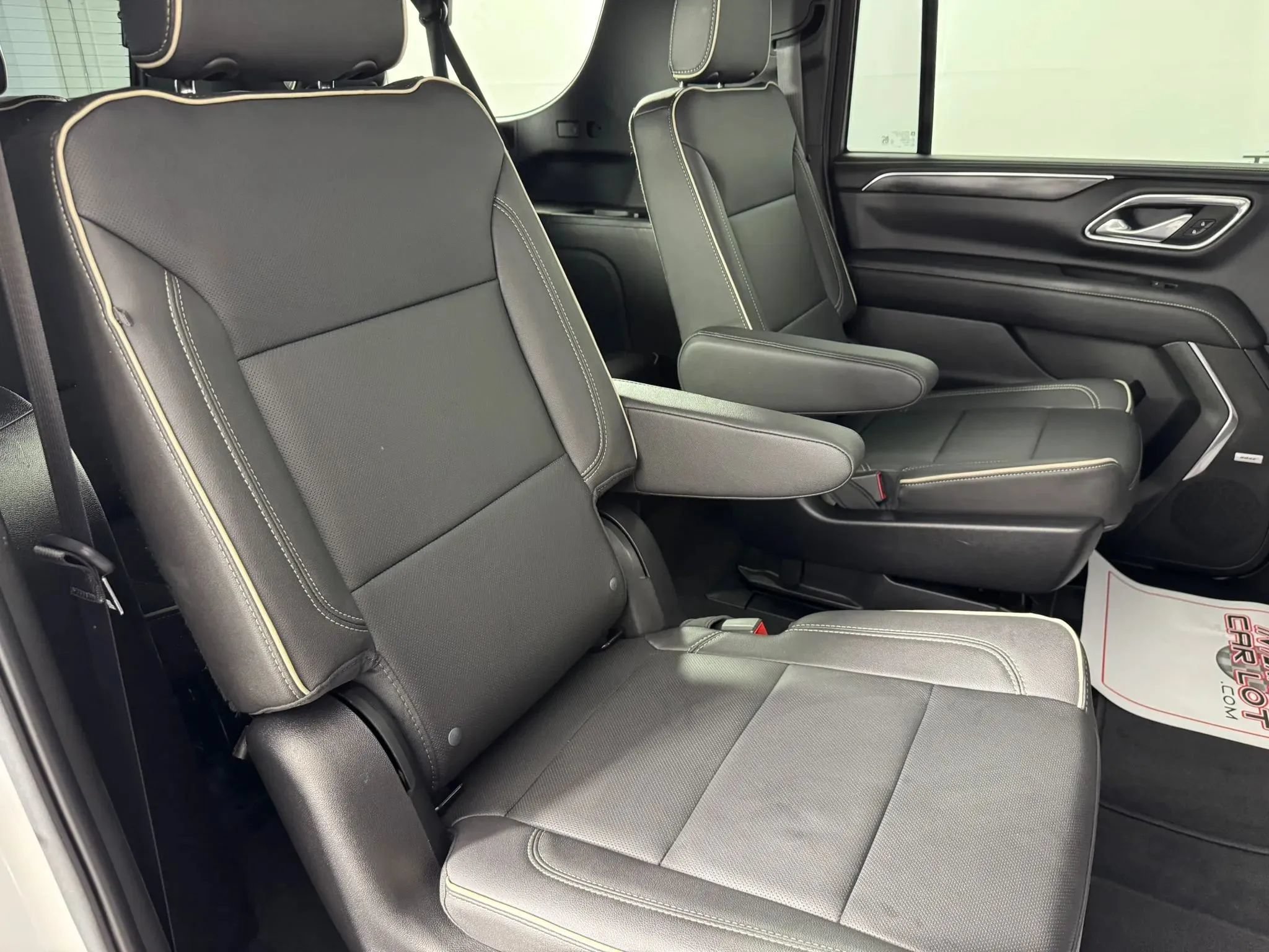 Used 2023 GMC Yukon XL SLT AWD/4WD image 39