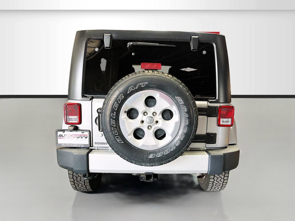Used 2014 Jeep Wrangler Unlimited Sahara w/ Connectivity Group AWD/4WD image 6
