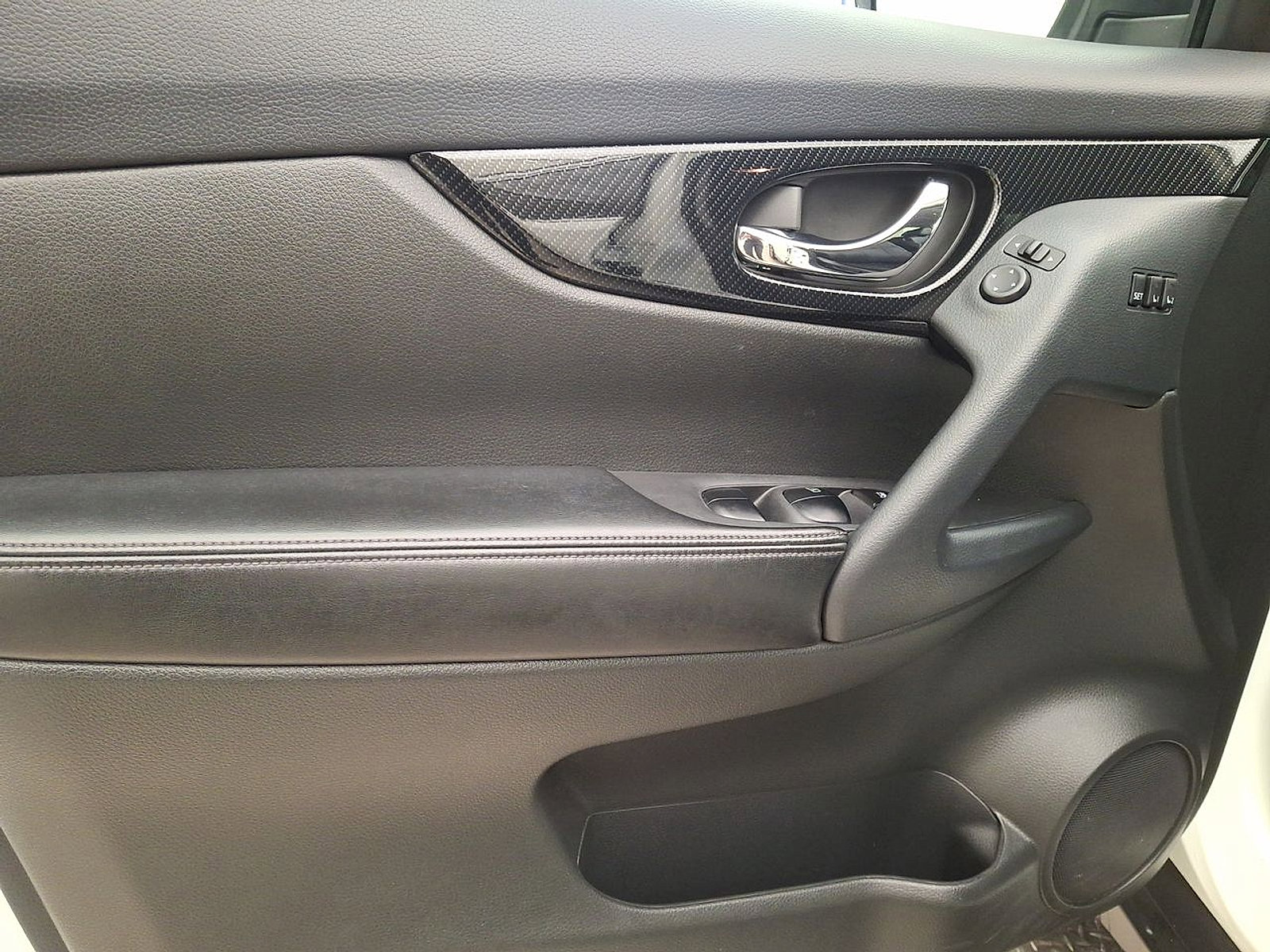 Used 2018 Nissan Rogue SL image 10