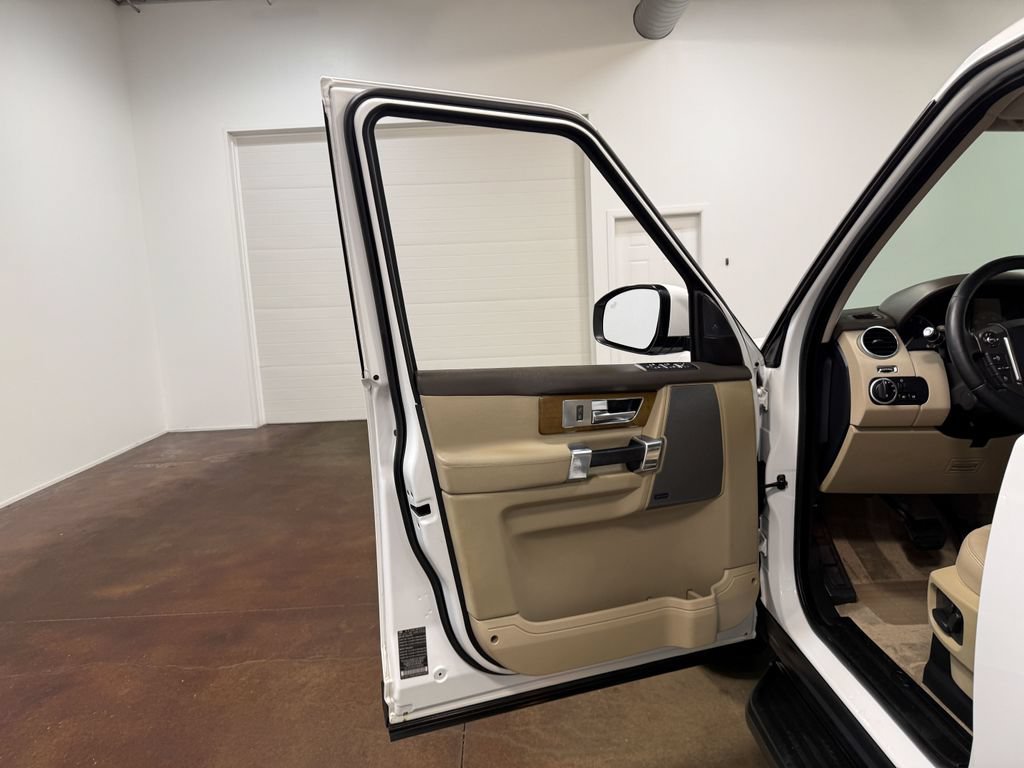 Used 2016 Land Rover LR4 HSE AWD/4WD image 57