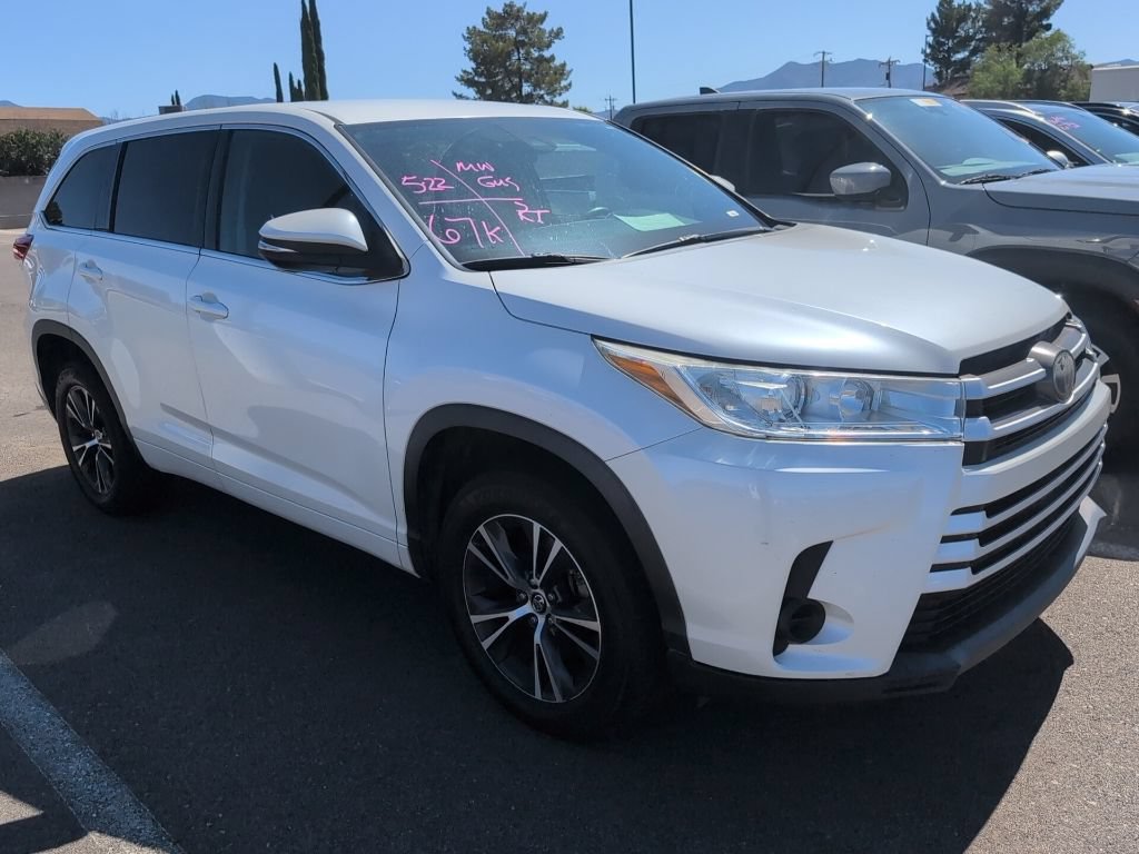 Used 2018 Toyota Highlander LE w/ Carpet Mat Package (TMS) FWD image 2