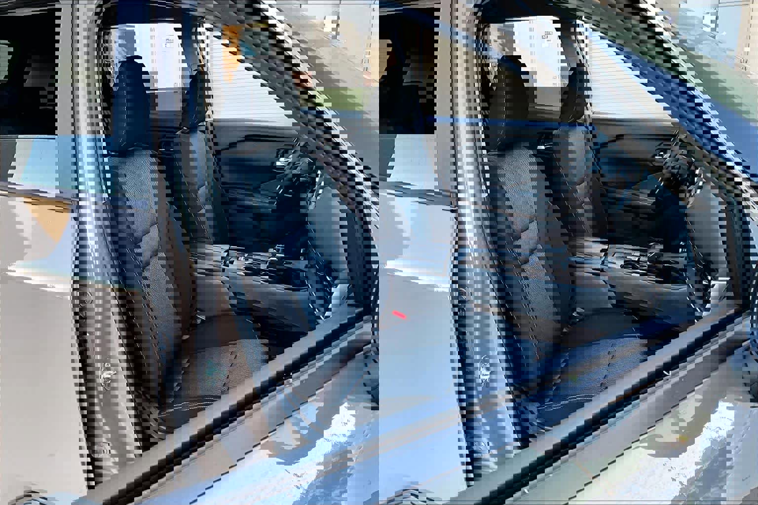 Used 2025 Nissan Rogue SV image 8