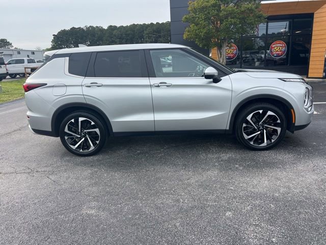 Used 2024 Mitsubishi Outlander SE Black Edition image 2