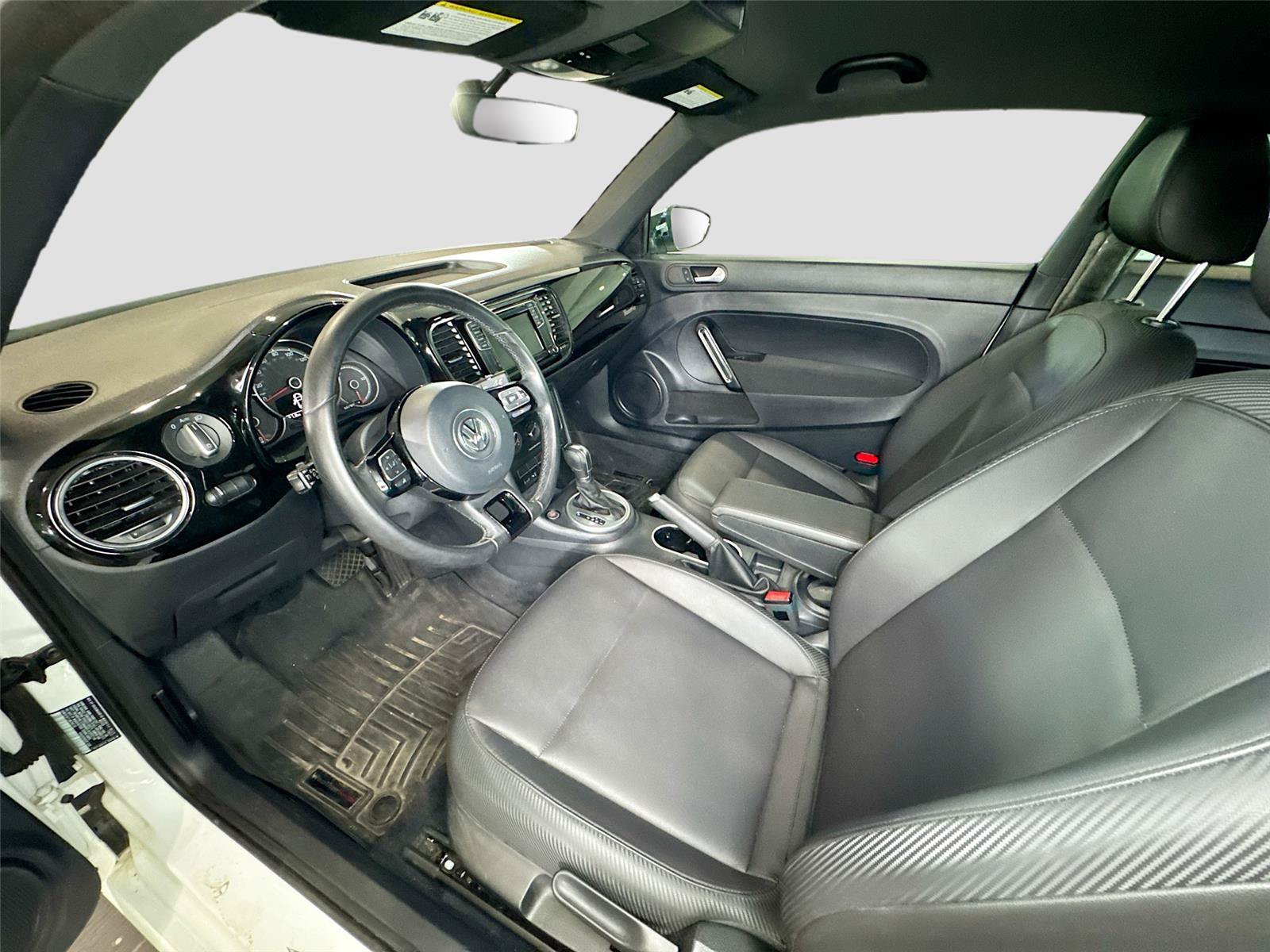 Used 2018 Volkswagen Beetle 2.0T FWD image 11