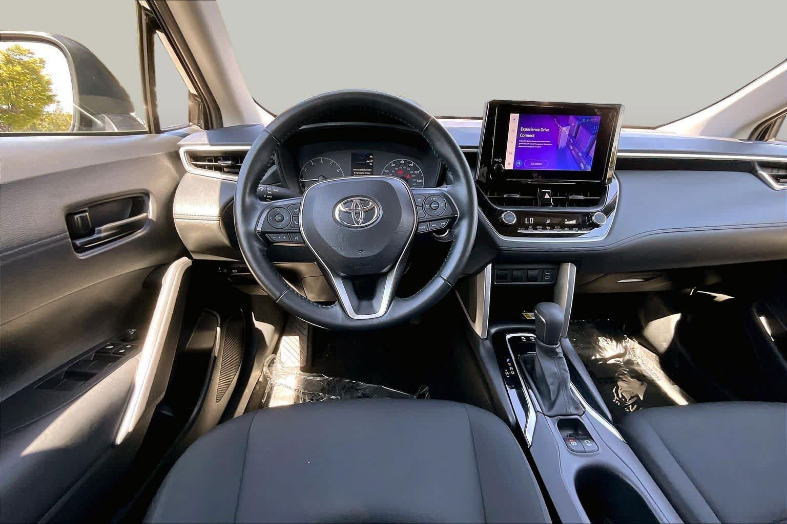 Used 2023 Toyota Corolla Cross LE w/ Moonroof Package FWD image 6