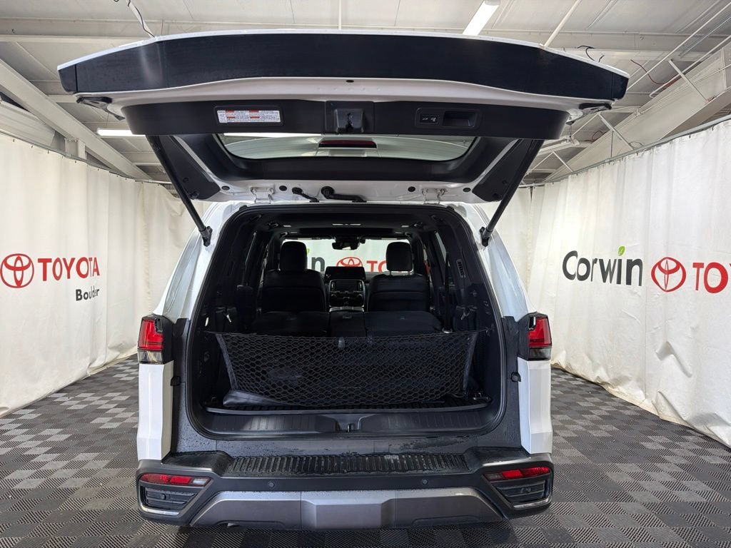 Used 2024 Lexus LX 600 4WD w/ Luxury Package image 16