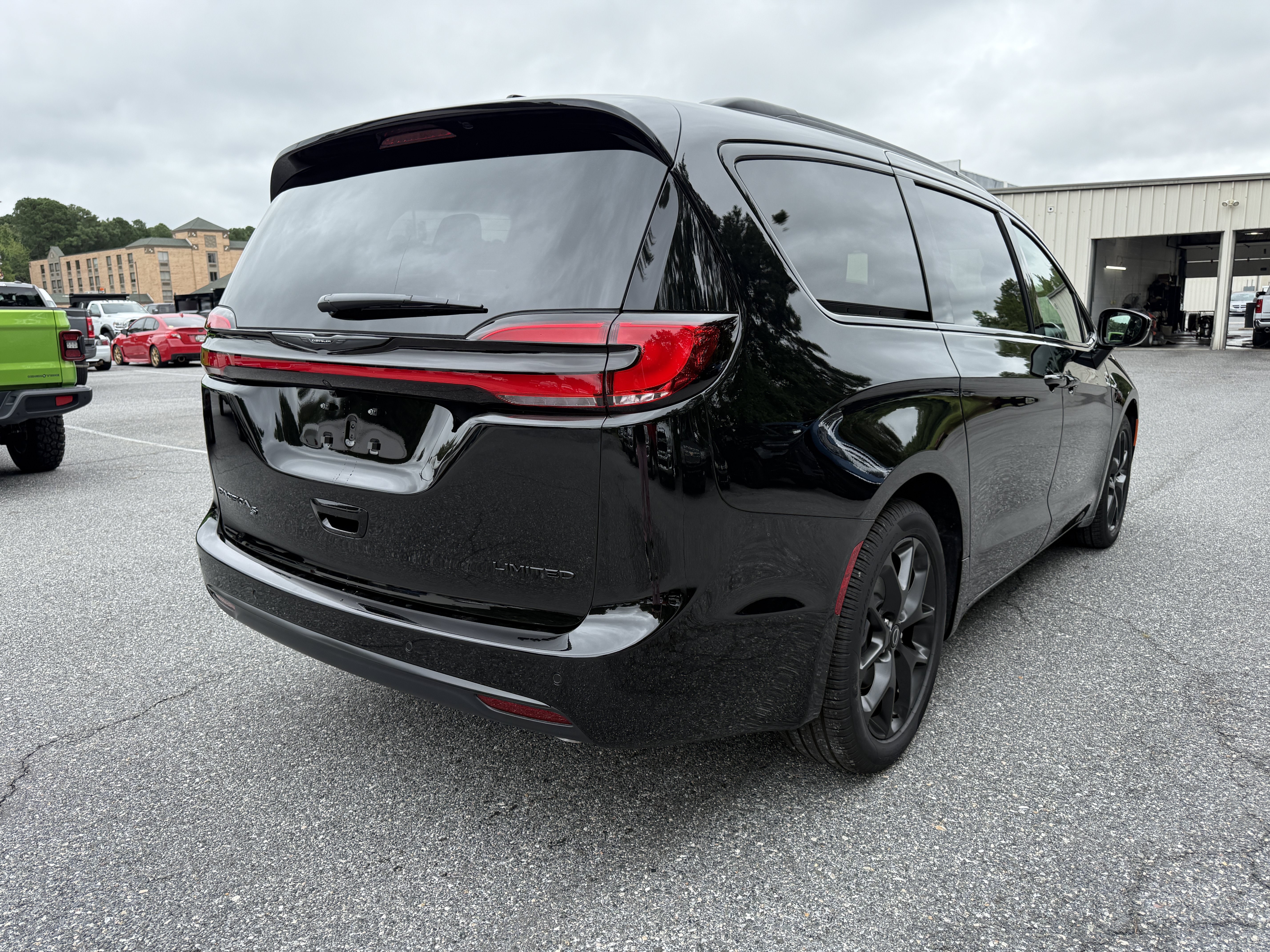 New 2026 Chrysler Pacifica Limited w/ S Appearance Package FWD image 8