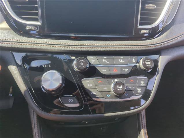 New 2026 Chrysler Pacifica Pinnacle image 12