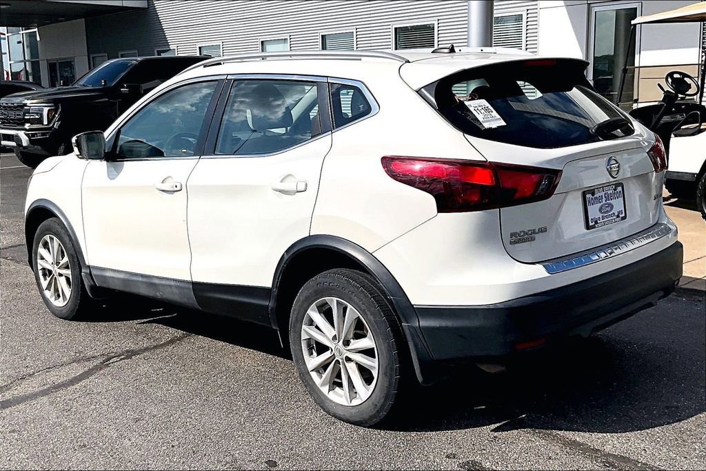 Used 2018 Nissan Rogue Sport SV w/ SV All-Weather Package AWD/4WD image 3