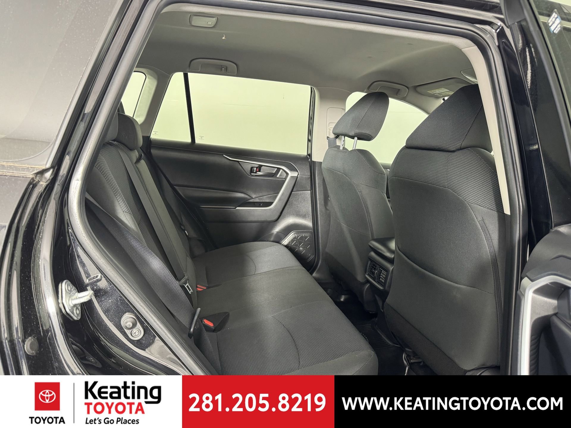 Used 2022 Toyota RAV4 LE image 17