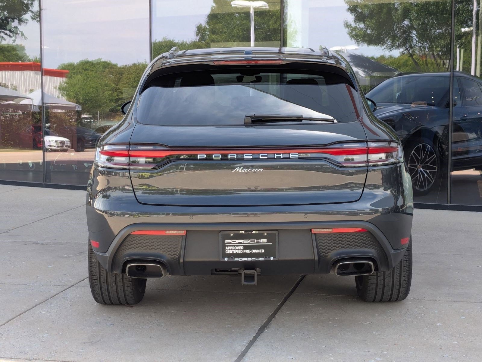 Certified 2025 Porsche Macan image 10