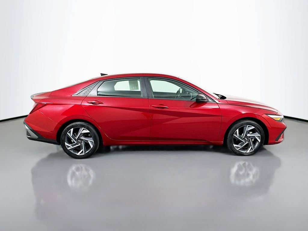 Certified 2025 Hyundai Elantra Sport FWD image 4
