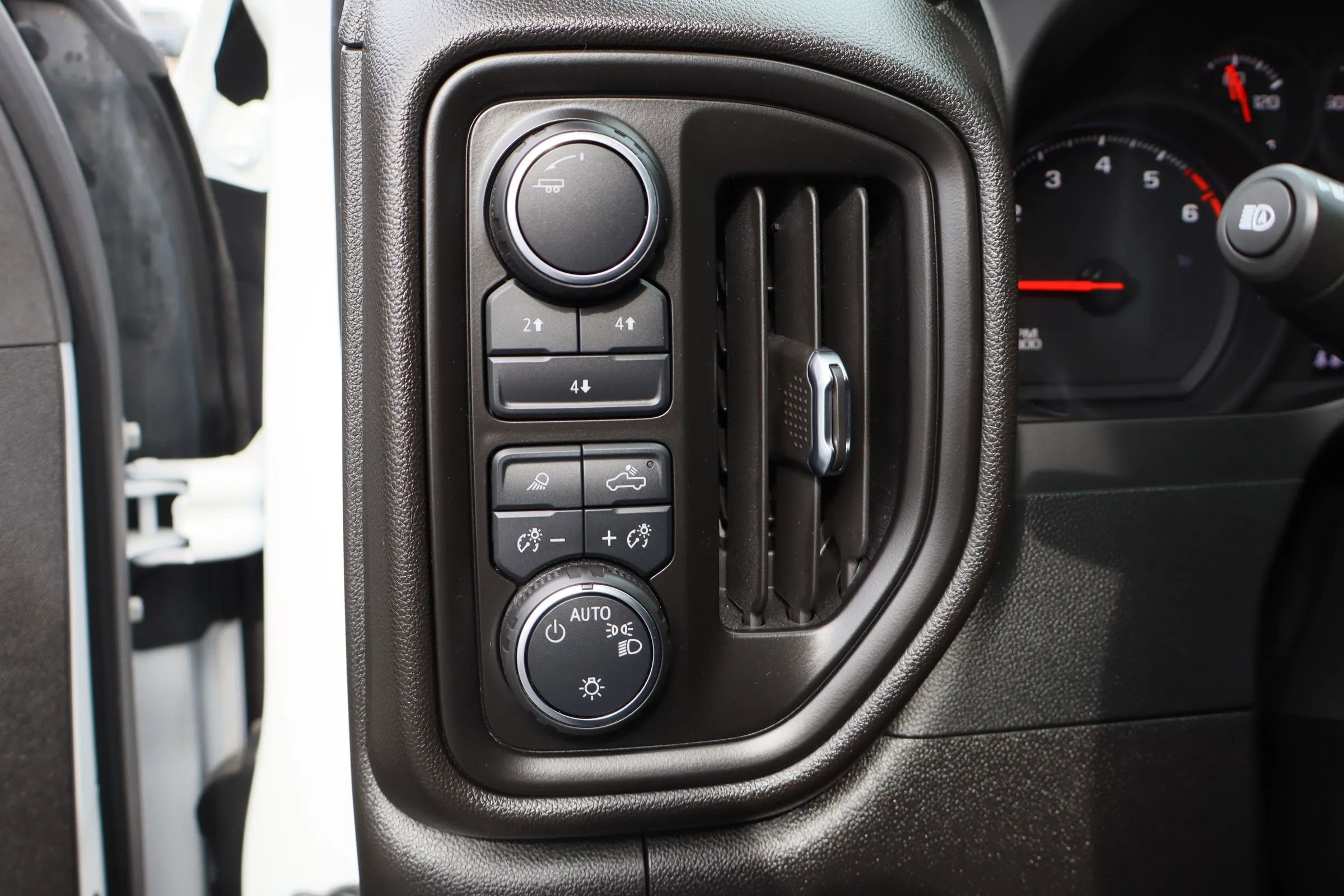 Used 2025 Chevrolet Silverado 2500 Custom w/ Custom Value Package image 11