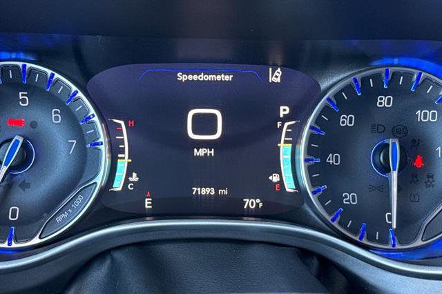 Used 2023 Chrysler Pacifica Touring-L image 30