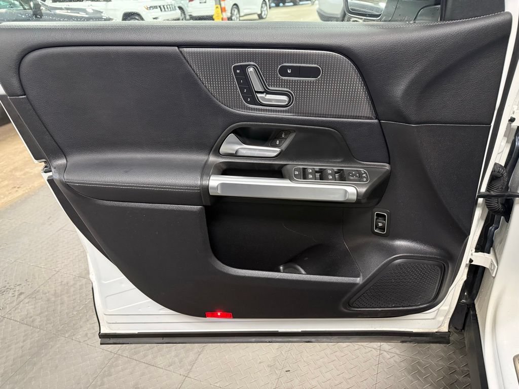 Used 2021 Mercedes-Benz GLB 250 4MATIC image 8