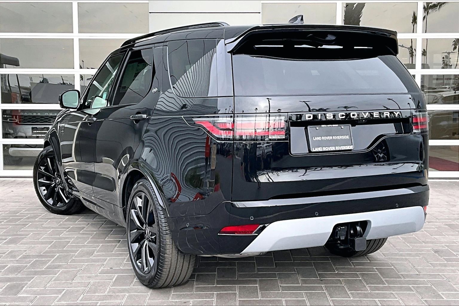 New 2026 Land Rover Discovery Limited Edition image 3