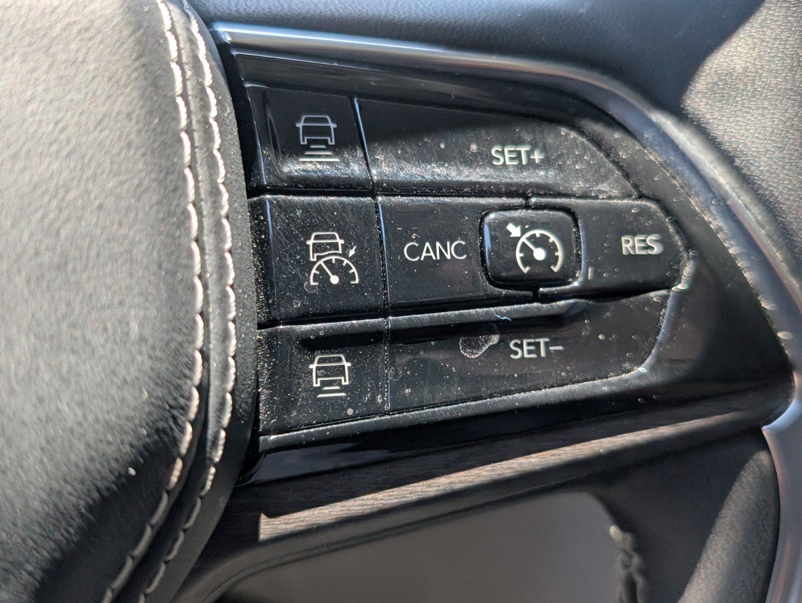 Used 2022 Jeep Grand Cherokee Overland AWD/4WD image 31
