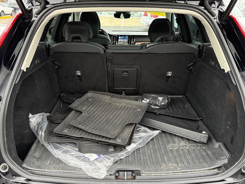 Certified 2023 Volvo XC60 B5 Plus w/ Climate Package image 5