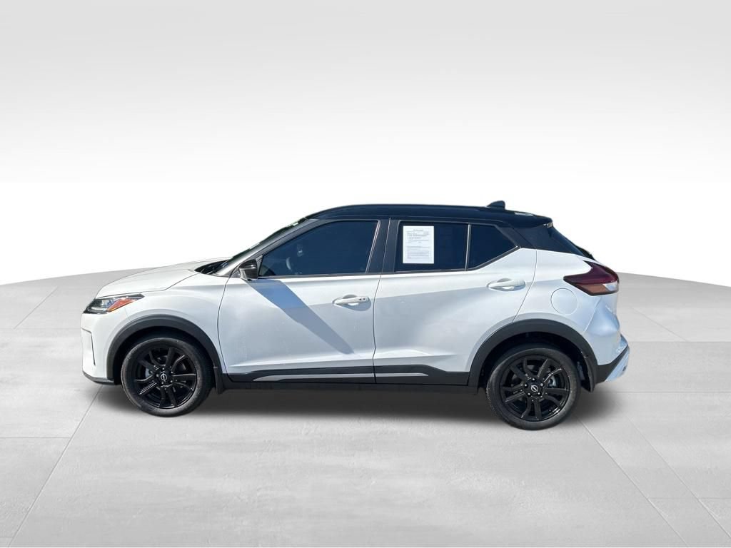 Used 2023 Nissan Kicks SR w/ SR Premium Package FWD image 2