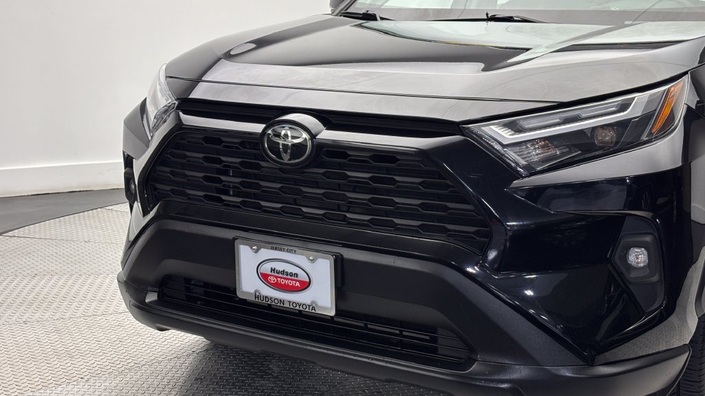 Used 2023 Toyota RAV4 XLE Premium AWD/4WD image 2