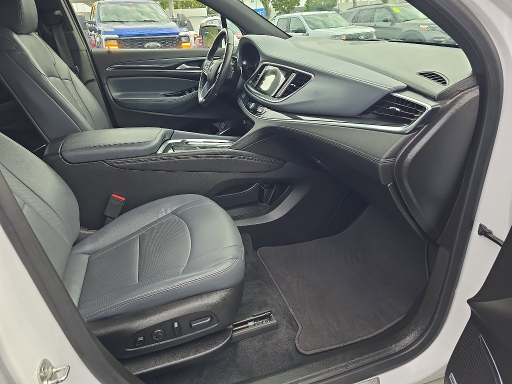 Used 2024 Buick Enclave Premium image 16