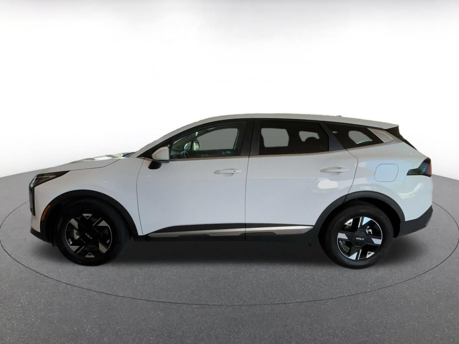 Used 2026 Kia Sportage LX FWD image 8