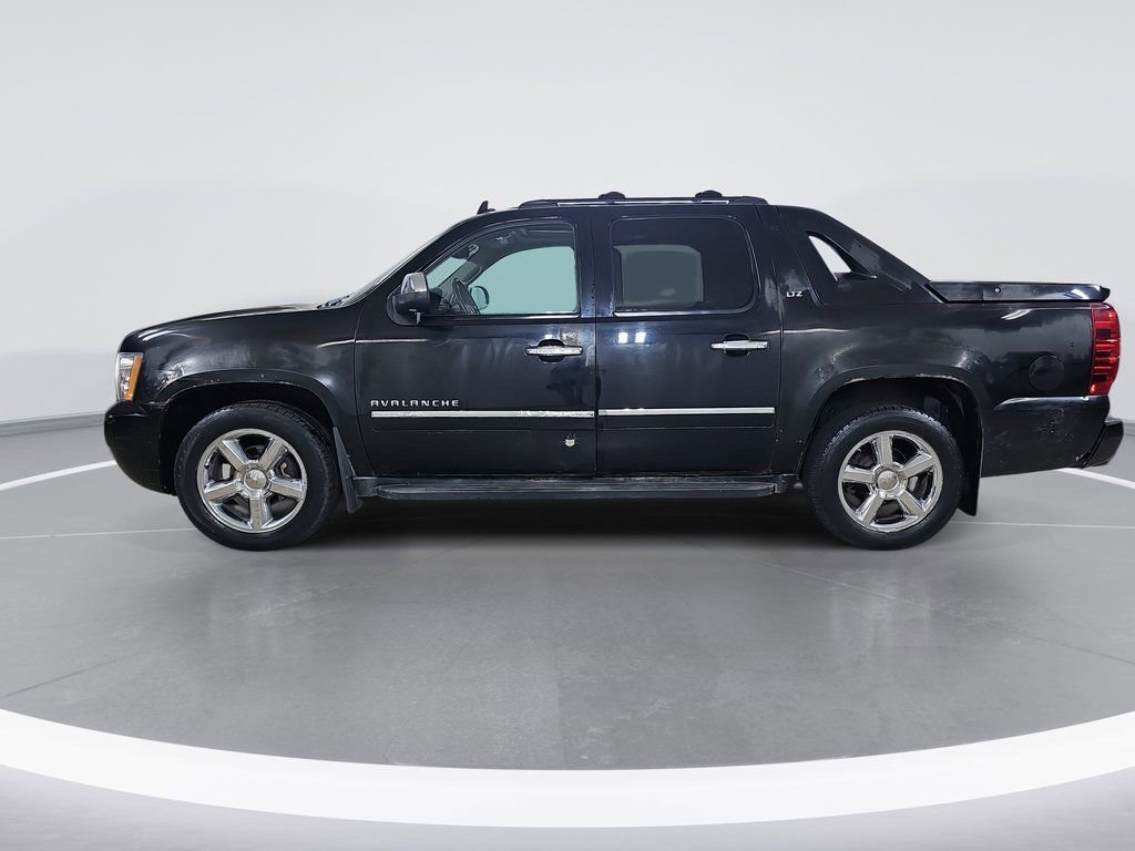 Used 2012 Chevrolet Avalanche LTZ image 11