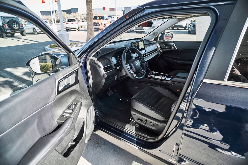 Used 2025 Mitsubishi Outlander SE AWD/4WD image 18
